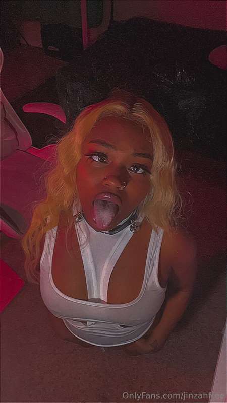 Wanna see me in a specific costume? Dm me and lmk 🥴 7