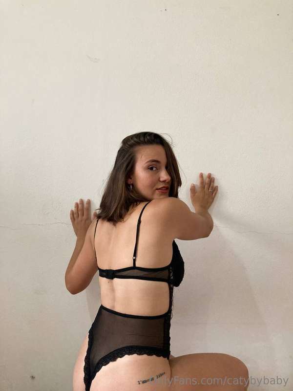 Would you eat my ass every morning? 😈
 
Happy Friday❤️‍🔥 1