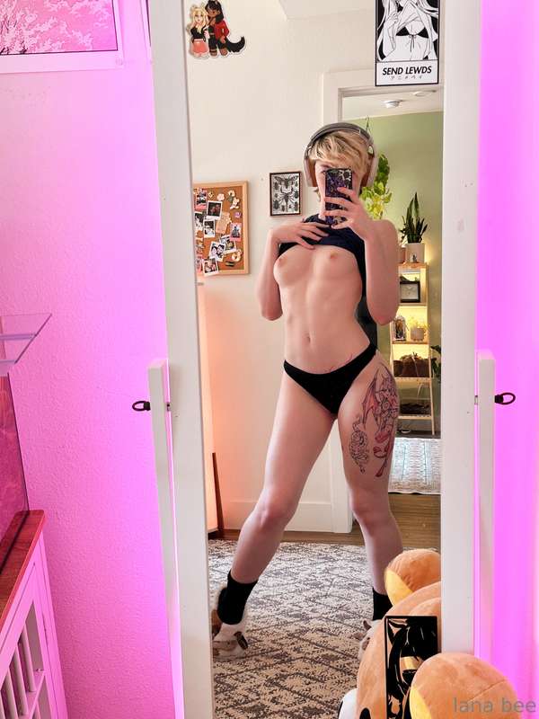 Lazy Monday, u can even see the imprint of the couch on my a.. 1