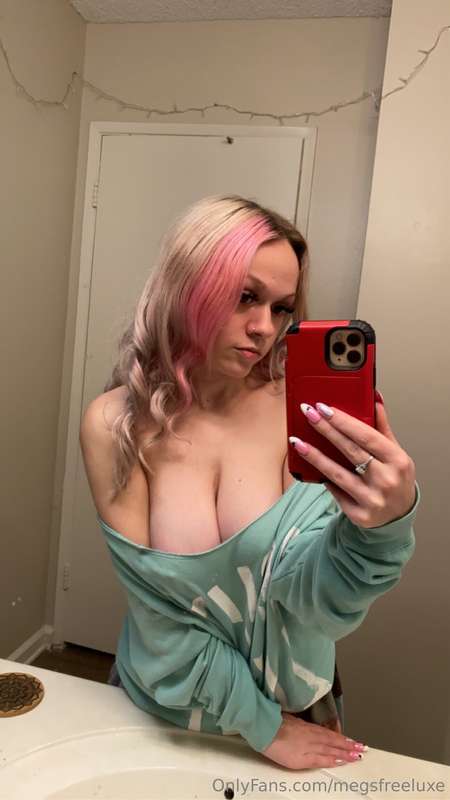 do my titties look big here?? 🫣🍒