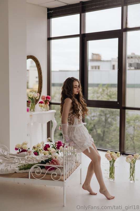 Delicate photo shoot with flowers 🌸 These are reflections of..