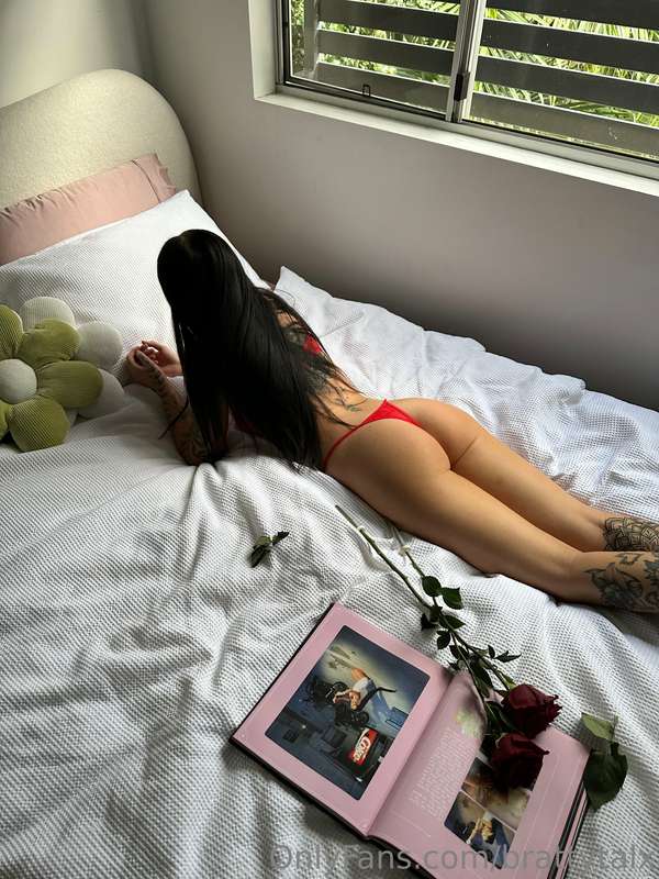What time do you guys want me to go live on Sunday? 🥰