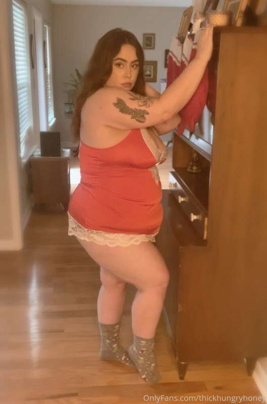 *stocking stuffer* 

I’ve been such a good piggy this year…I.. 4