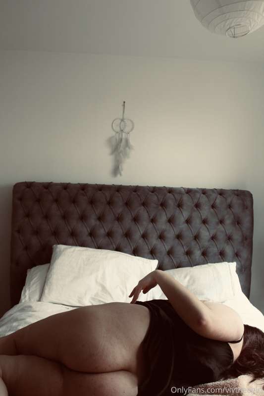 Waiting for someone to fuck me😩💦 4
