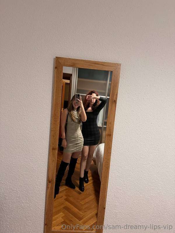 Final outfit for dinner!!! Mind we're both taking our purses..