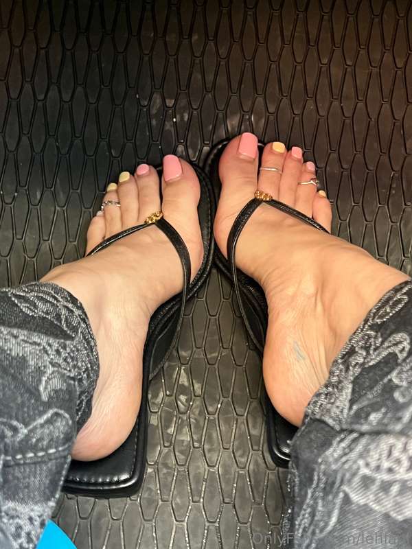 My feet on your face while you jerk off >>> I’ll have you cu.. 1