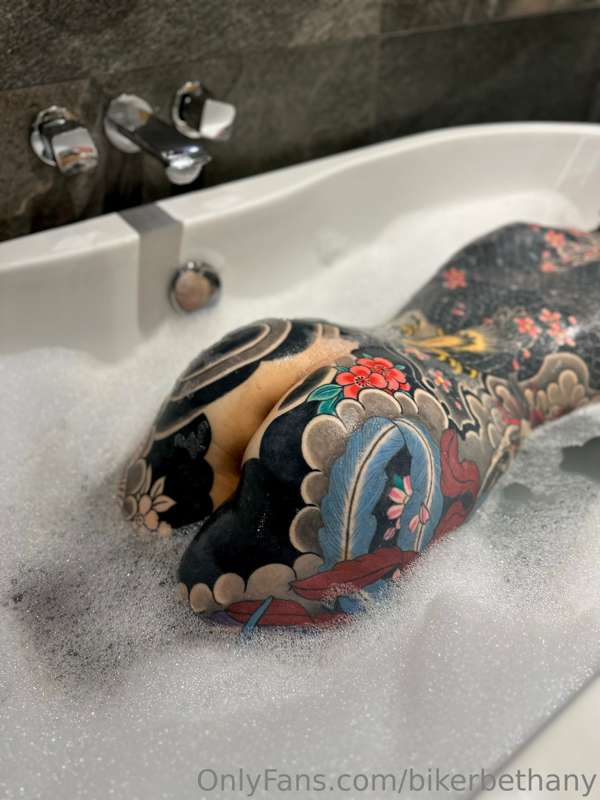 Take a bubble bath with me? 💦💦