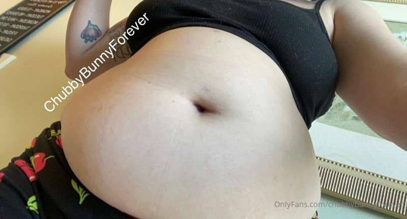 1 Month Belly Growth 🥞 Enjoy this little album of belly pics..