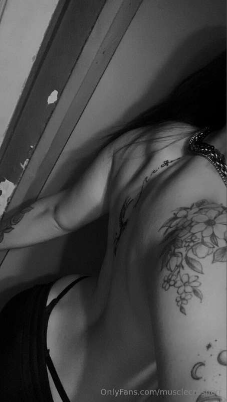 WORSHIP AND LICK MY BACK FROM TOP TO BOTTOM