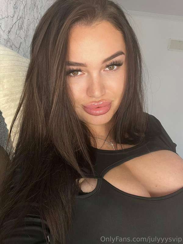 Do you like how tight I am? 🤤🤤🤤🤤