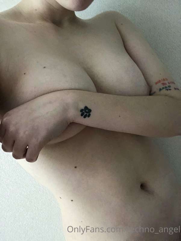 These tits are juicy AF 🤩