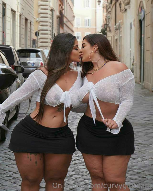 📸 @graciebon1 & @victoryaxo 💘

Lke❤️
