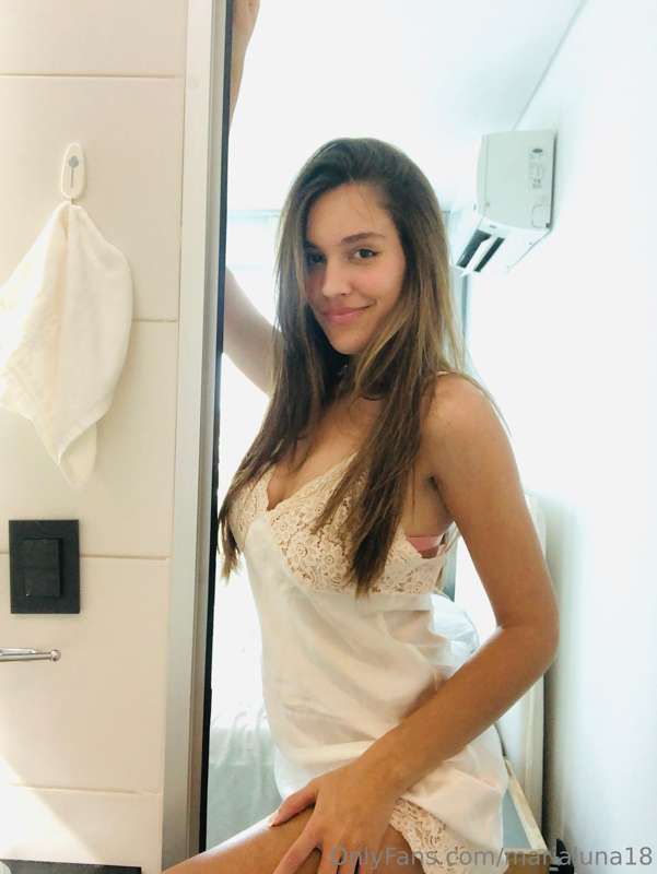Imagine waking up to this alluring beauty of @clarablanc 🥰 i..
