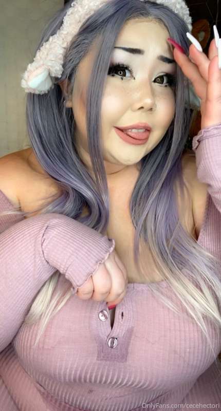 here are some cute selfies from my last shoot 🍇 4