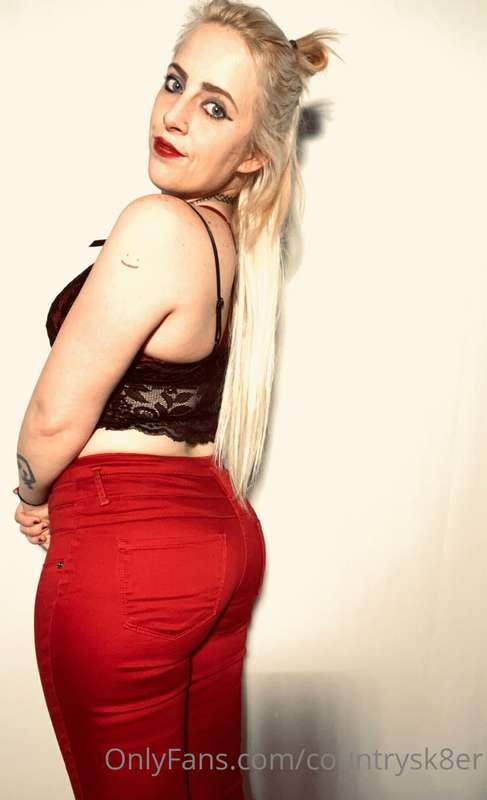 Red is my favorite color with my blonde hair (; 9