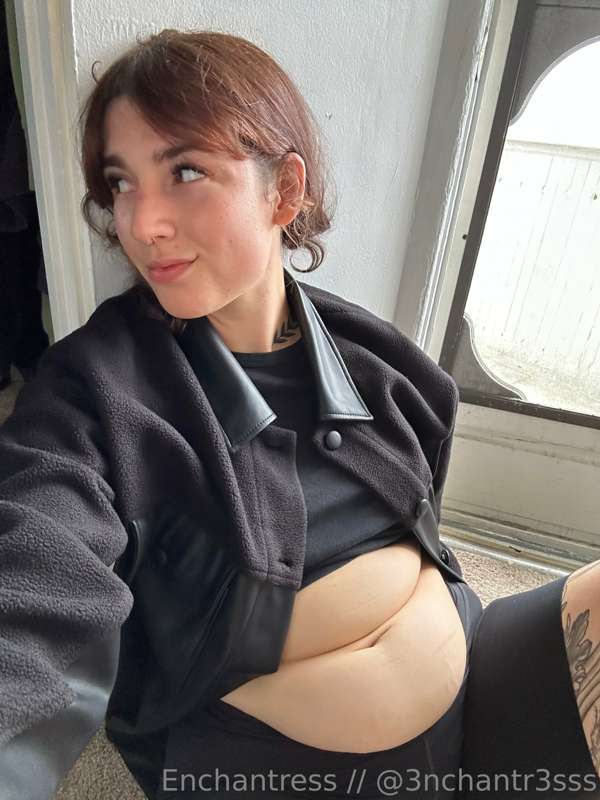Ummmm when did my belly get so… big?! 1