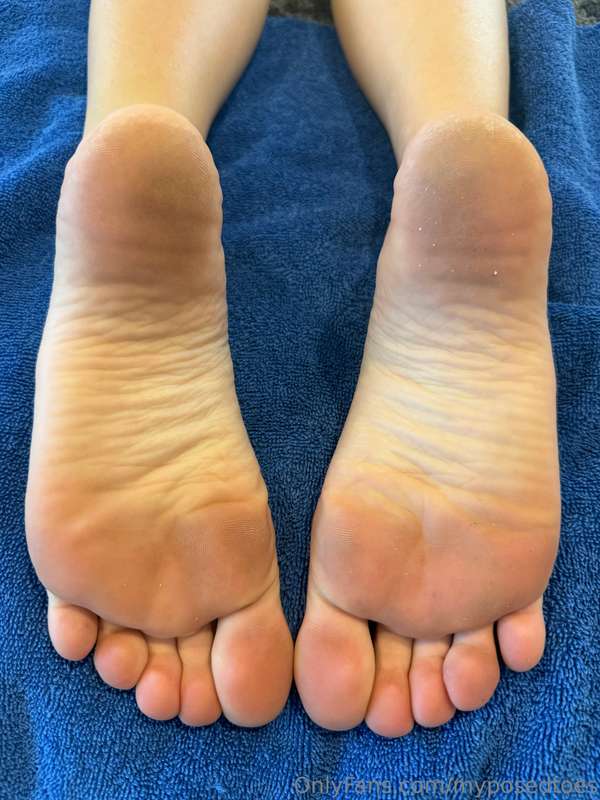 Come watch my soles get covered in cum....... then watch me ..