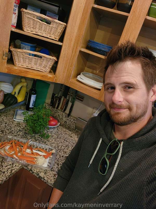 Do you like crab? Cause that's what daddy's cooking for dinn..