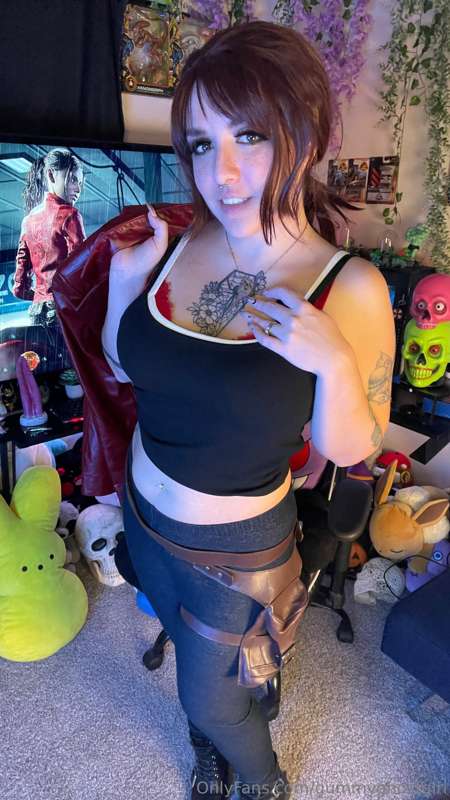 Claire Redfield cosplay! ❤️ which Resident Evil game is your.. 11