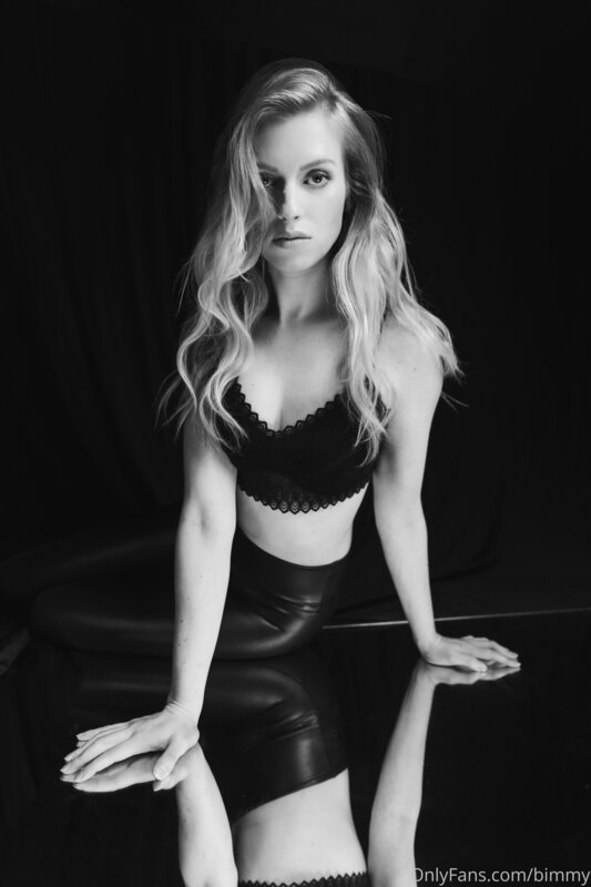 MY FIRST SET IS HERE! 
-- SHADOWS: Photo Post 1 of 2 -- 

Th.. 6