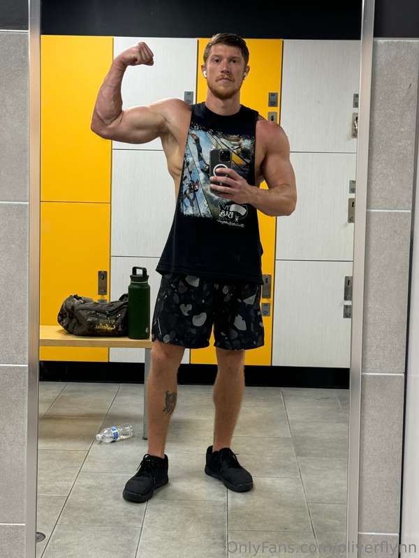 Flexin’ in the locker room and ready to show you what hard w..