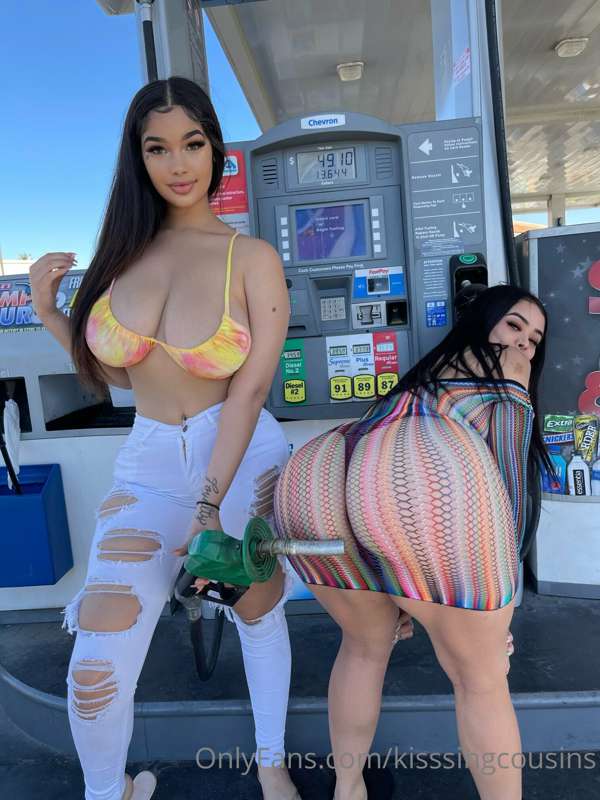 Who likes 3SUMS? 🤤😈👀 @Ruby2Down @Hot4Lexi