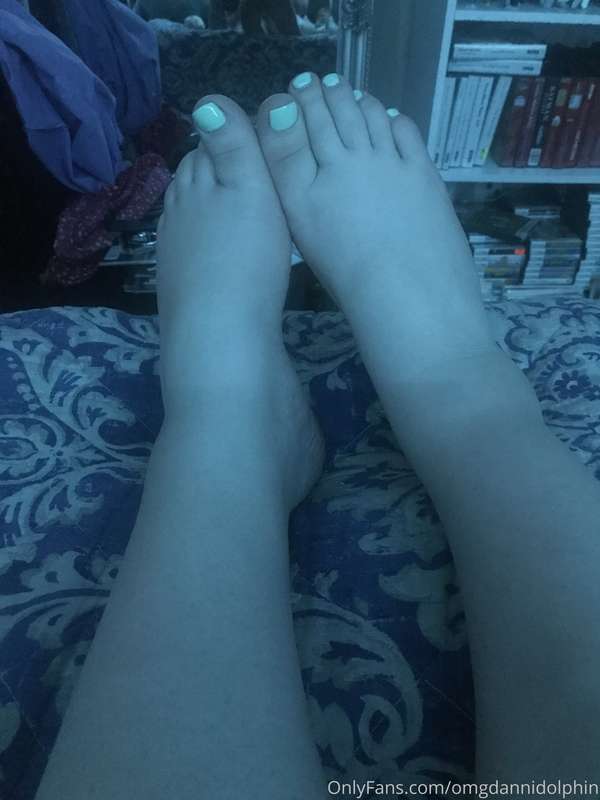 Toes did! New content out Tomorrow 🖤🤓 3