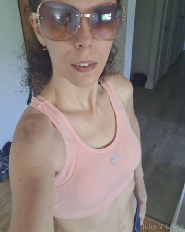 Getting ready to go to shop in my new sunglasses 😎 🤩 3