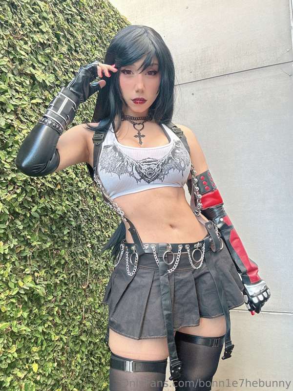 I’m curious…is that ur buster sword under those pants? Ooh d..