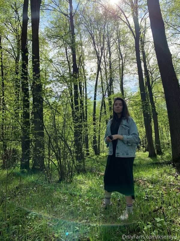 I hike through the forest you can see a naughty girl😜😜😜