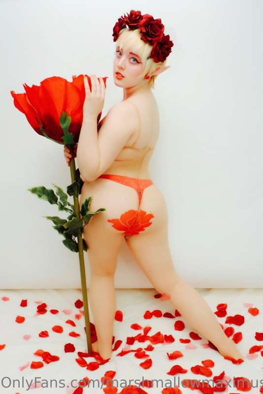 Throwback to this rosy look ❤️🌹

Happy Valentine’s Day!

Sen.. 11
