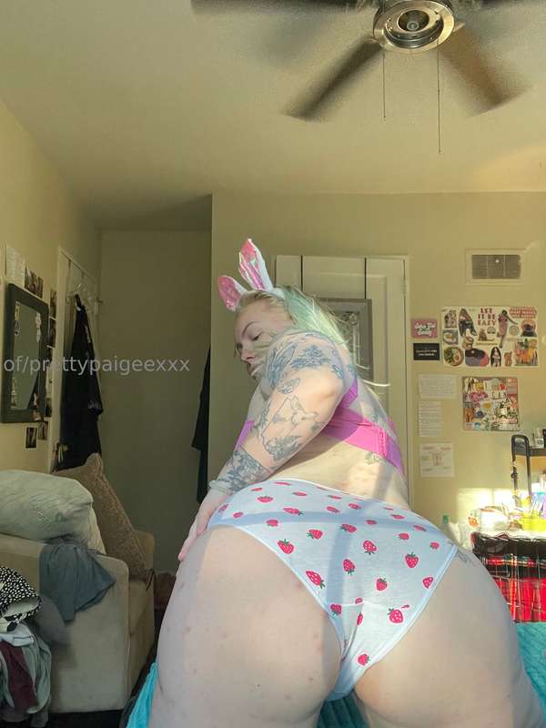 Happy Easter 💗🐰💋 scroll for my little morning photoshoot 👀🤤 6
