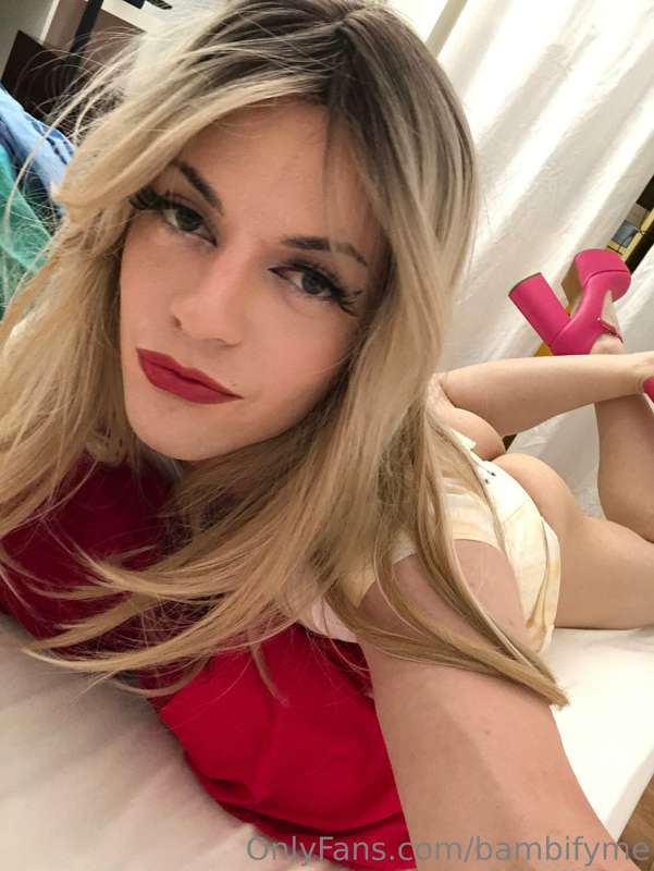 Hiiii it's been a while 🤭
Hope that makes up for it 😘
How's .. 3