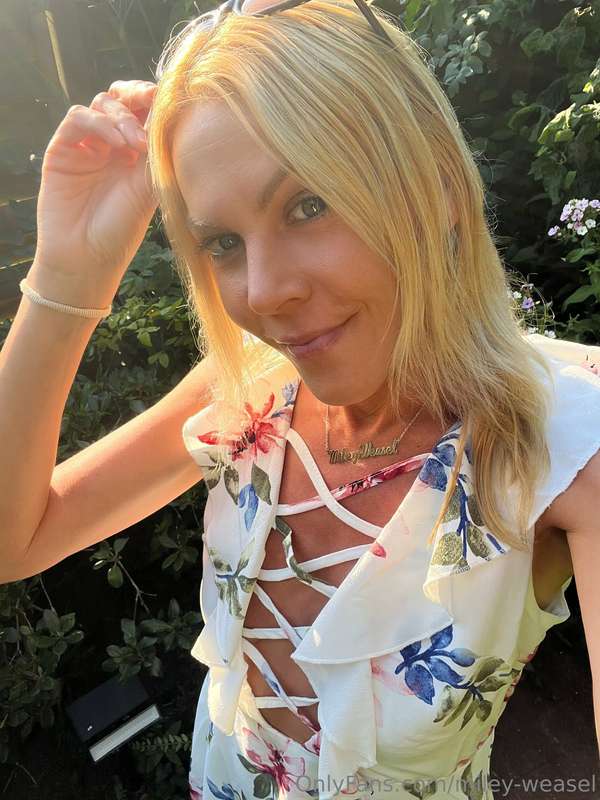 BLACKFRIDAY SALE !!! FREE VIDEOS...FREE PHOTOS...FREE CHAT !..