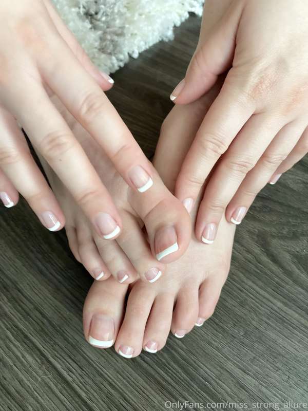 I went with the French tips 🤍 3