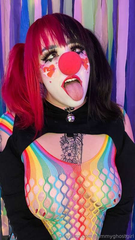Do you think a clussy tastes like cotton candy? Only one way.. 12