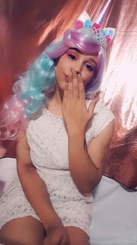 HAPPY EARLY HALLOWEEN!! FROM YOUR LOVELY PRINCESS UNICORN TO.. 5