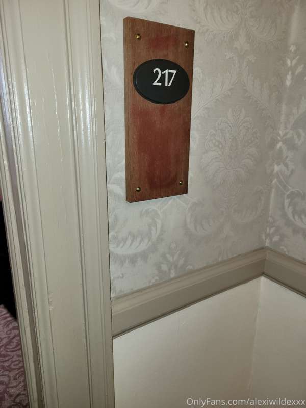 Stephen King stayed in this very room.. 2