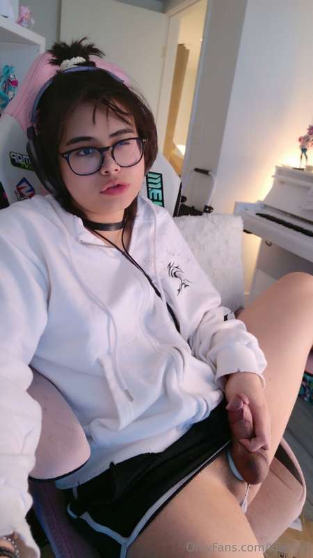 does anyone wanna sit in a discord call and talk about our l.. 9