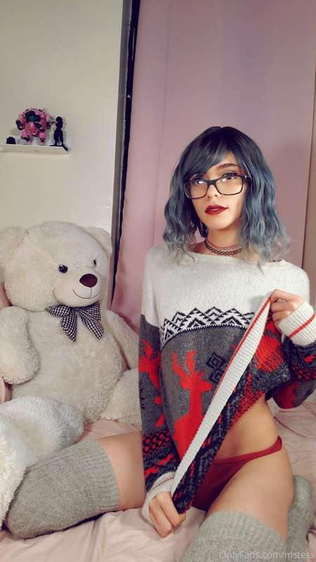 Lets watch holiday movies and chillllll😋 2