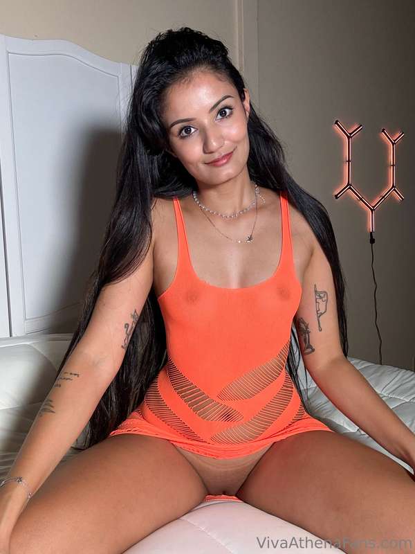 look into my eyes and try not to fall in love 🥰🧡 4