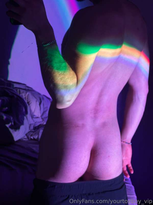A bit of color and ass… I hope you enjoy it haha🤫💦 6