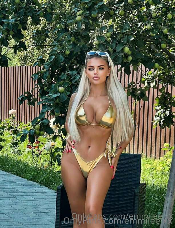 What do you think of my swimsuit? 💋