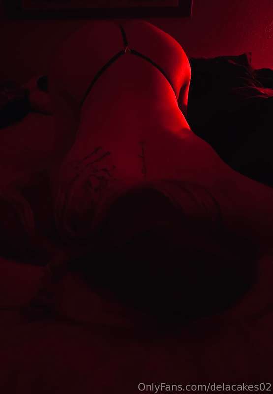 Cum over here and make me your slut daddy😈