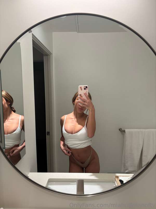I only reply on my VIP page linked here ⬇️https://onlyfans.c..