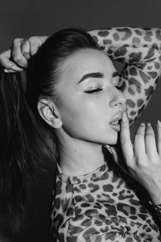 What is the beauty of a woman ? 1