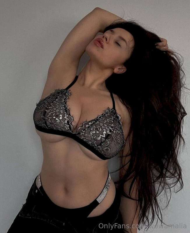 Lustful doll @ksenia_leoni WITH A CREAMY PUSSY🍦💘Text her @ks..