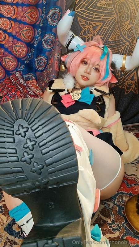 I'm back to do cosplay 👏👏👏 So excited even i can't wear high.. 3