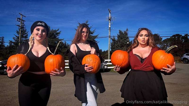 We went to the pumpkin patch!!@katjauncensored for more
