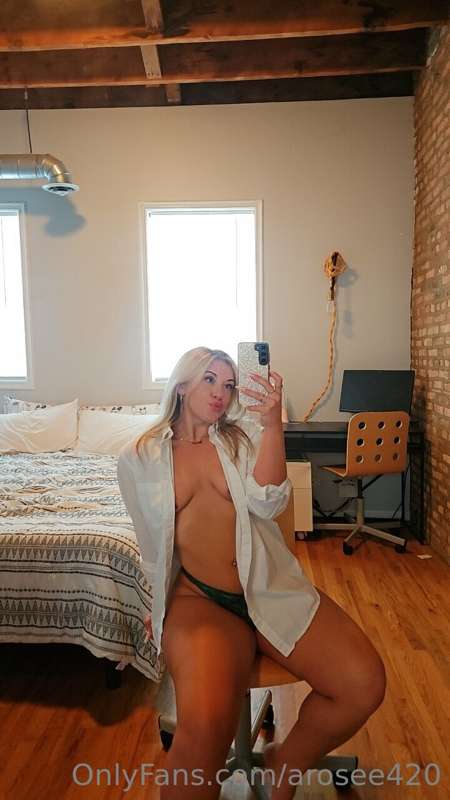 Imagine me in your clothes😘